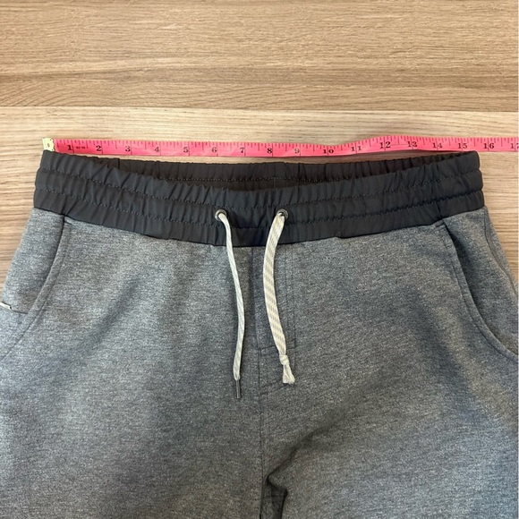 Vuori Men’s Balboa Joggers Sweatpants Grey Pants
Size Medium performance wear - Picture 4 of 8